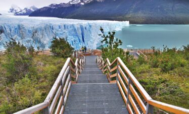perito-moreno-glacier-close-el-calafate-patagonia-argentina