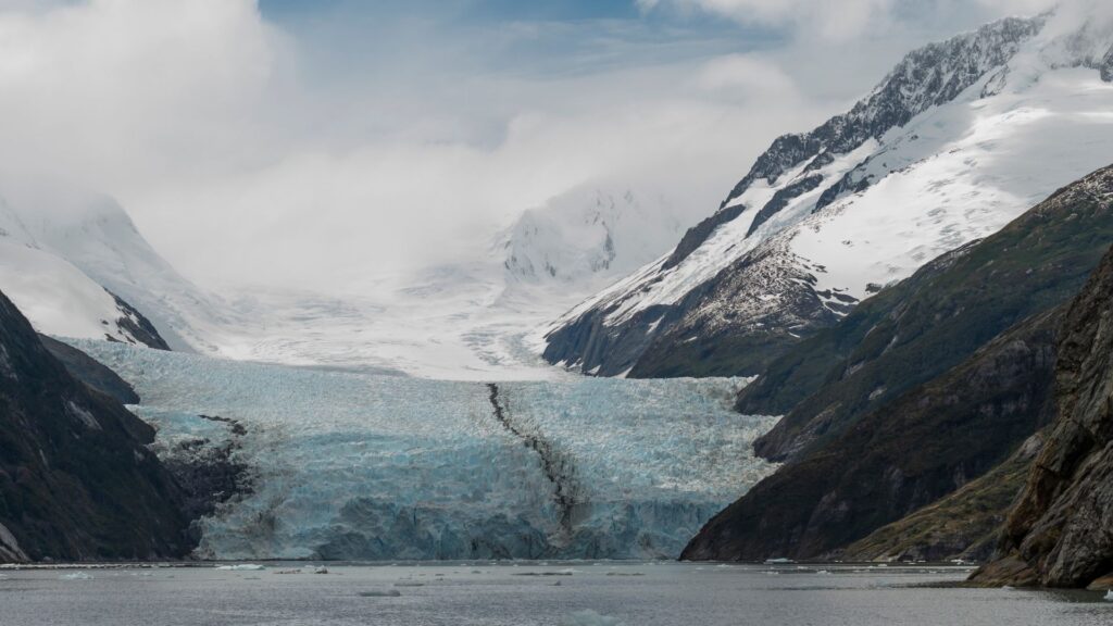 sailing-glaciar-darwin